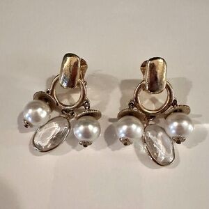 VINTAGE GOLD TONE PEARL & GEM CLIP ON EARRINGS & AVON Necklace Gatsby Collection